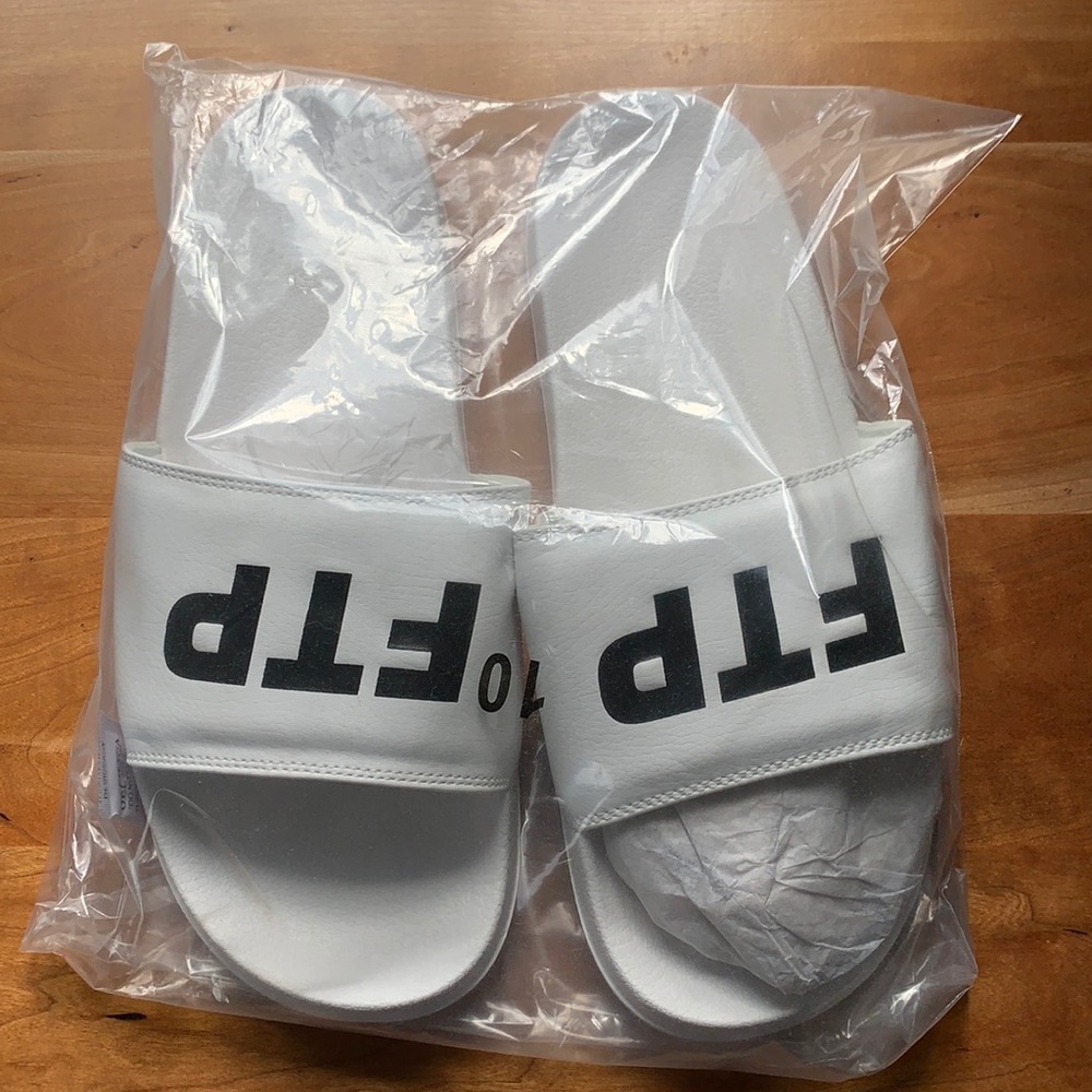 FTP reverse logo slides white size 10 new